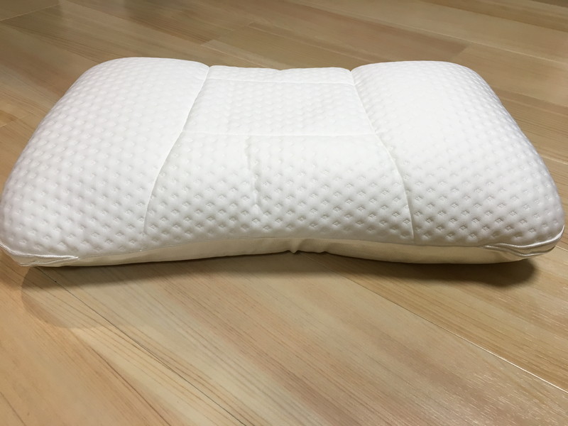 ニトリの枕(高さが10ヵ所調整できる枕)の全体写真